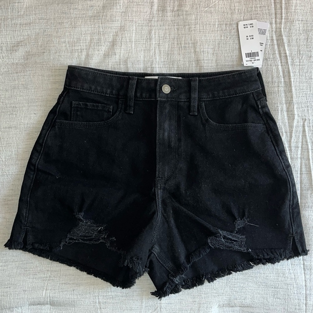 Hollister Jean Shorts Ripped - no longer with tags but never worn!